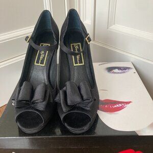 Beverly Feldman- Fast- Ball  Black File heels 9M